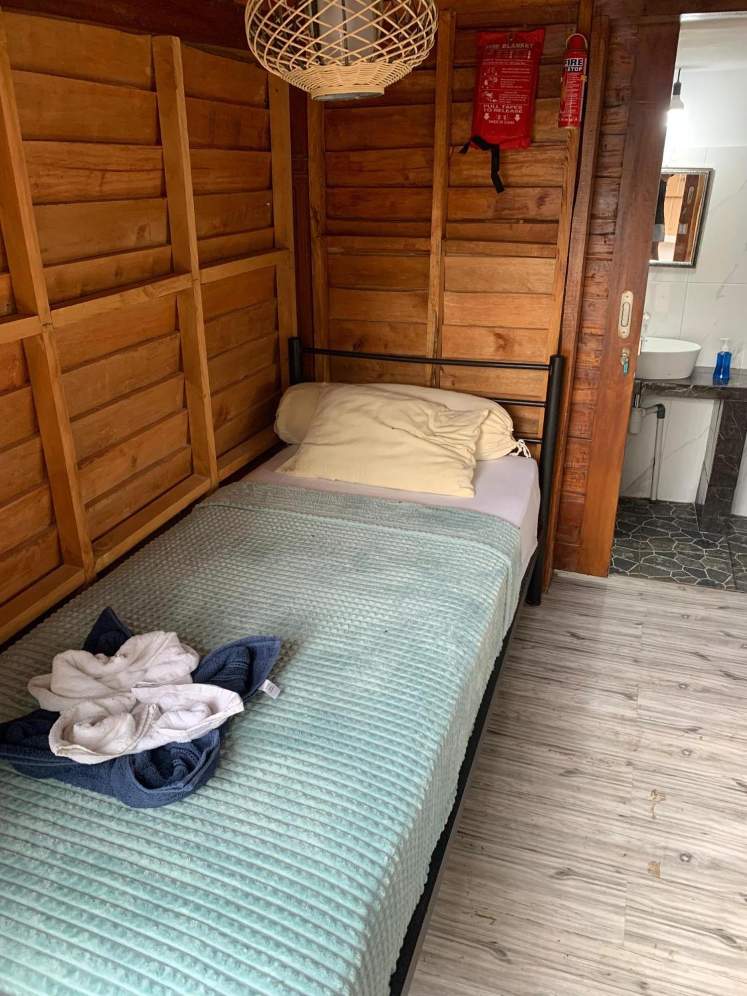 Gili Davidoff Upstairs Budget And Deluxe 吉利特拉旺安 外观 照片