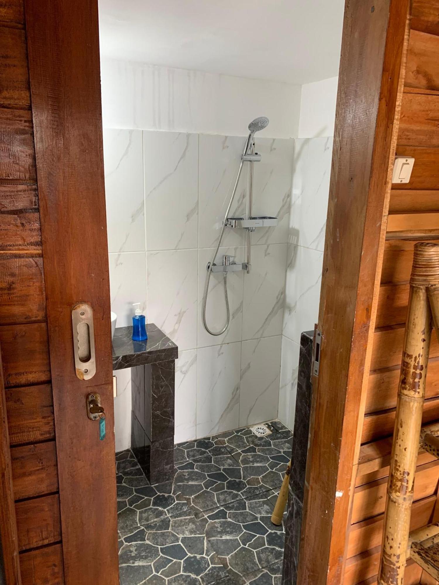 Gili Davidoff Upstairs Budget And Deluxe 吉利特拉旺安 外观 照片