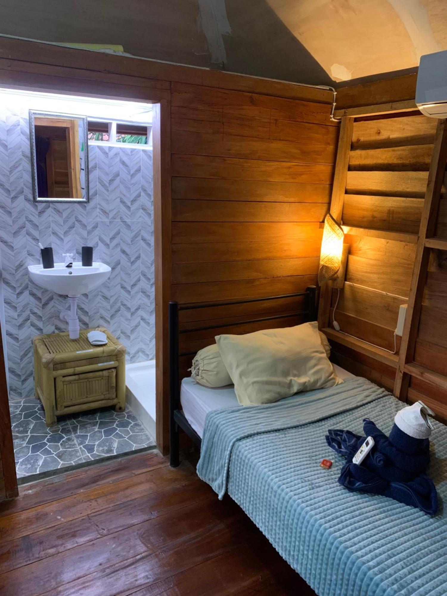 Gili Davidoff Upstairs Budget And Deluxe 吉利特拉旺安 外观 照片